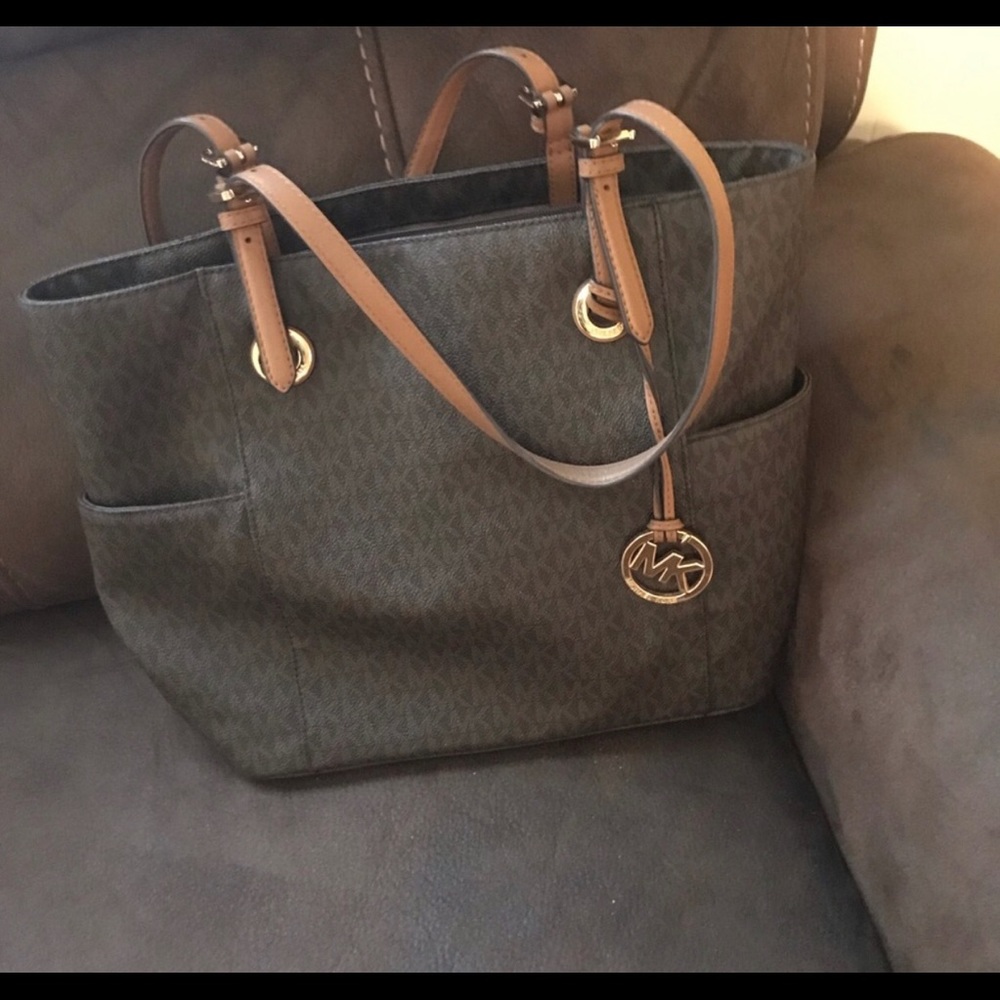 Authentic Michael Kors Jet Set signature tote